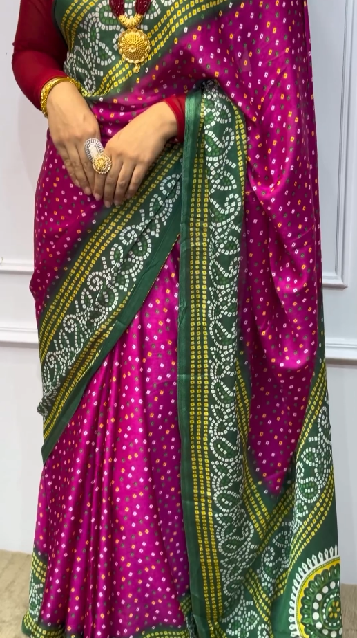 Green And Magenta Bandhani Saree