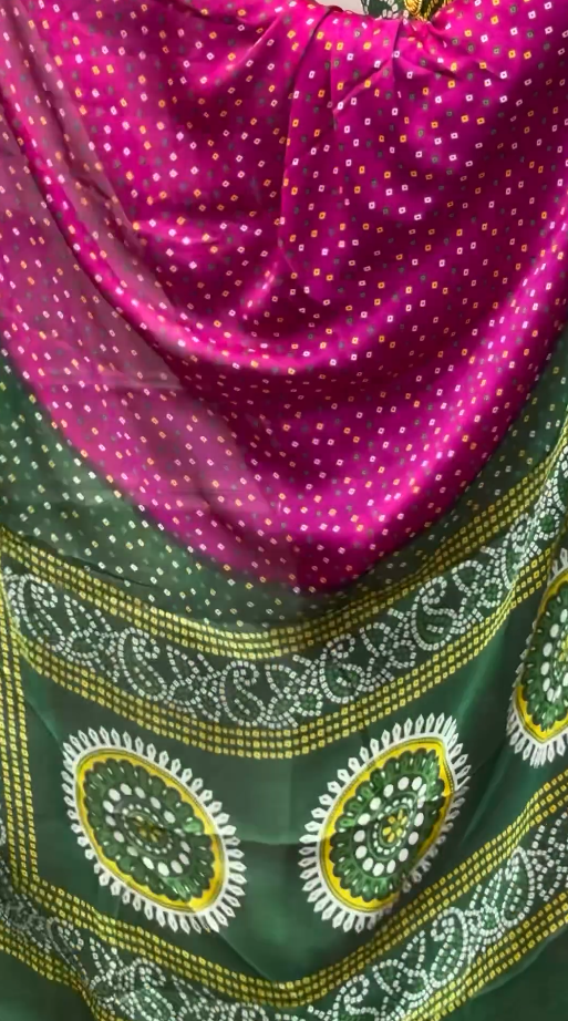 Green And Magenta Bandhani Saree