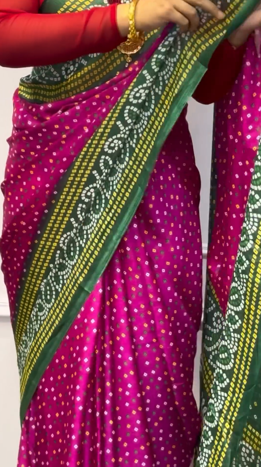 Green And Magenta Bandhani Saree