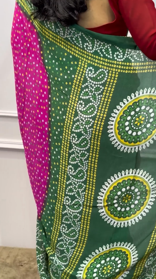 Green And Magenta Bandhani Saree