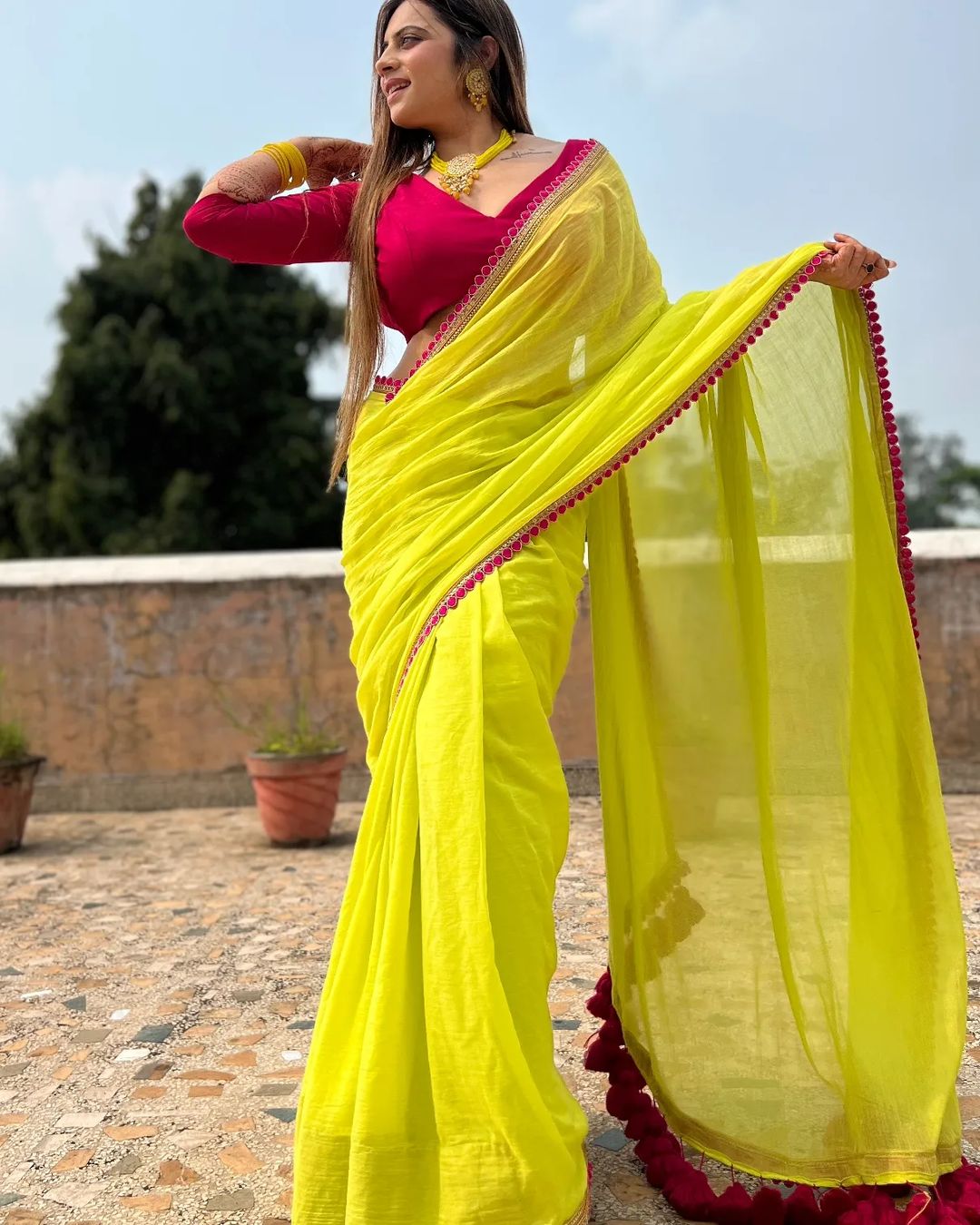 Trending Neon Zari Mulmul Cotton Saree