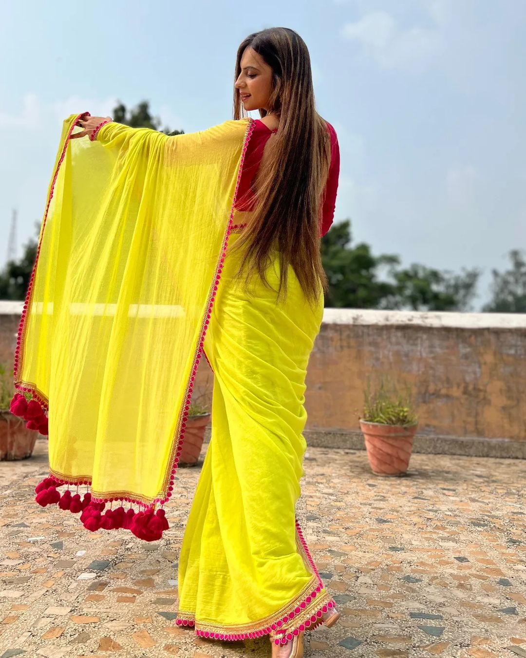 Trending Neon Zari Mulmul Cotton Saree