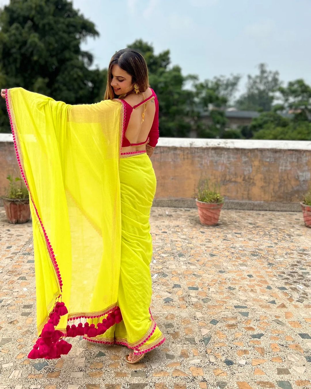 Trending Neon Zari Mulmul Cotton Saree