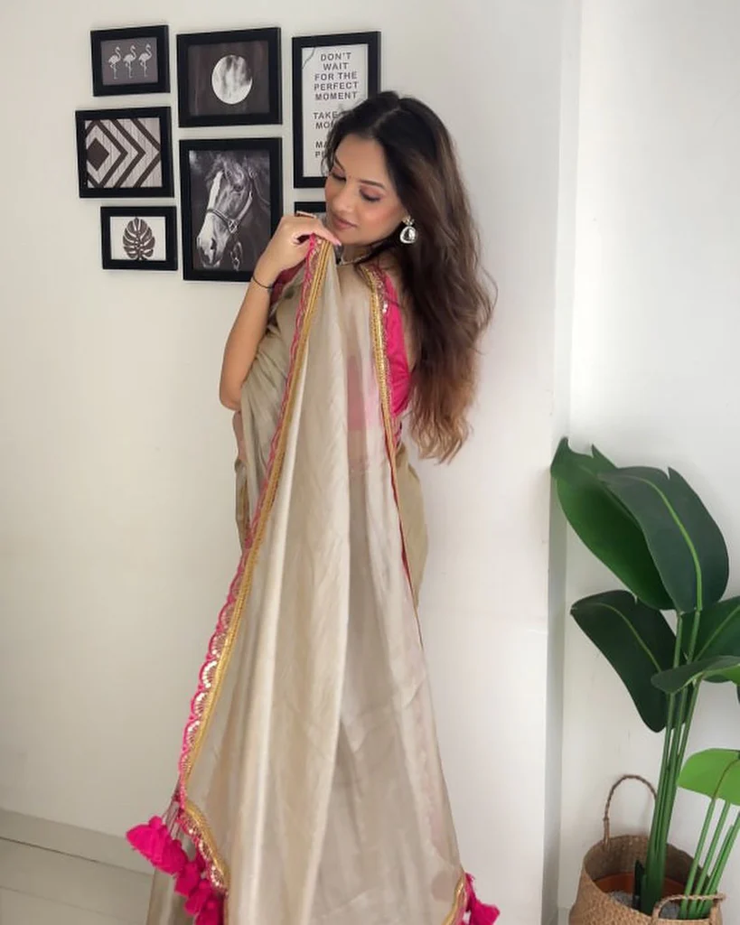 Luxurious Tissue Saree With Sequence & Thread Butta Work Lace