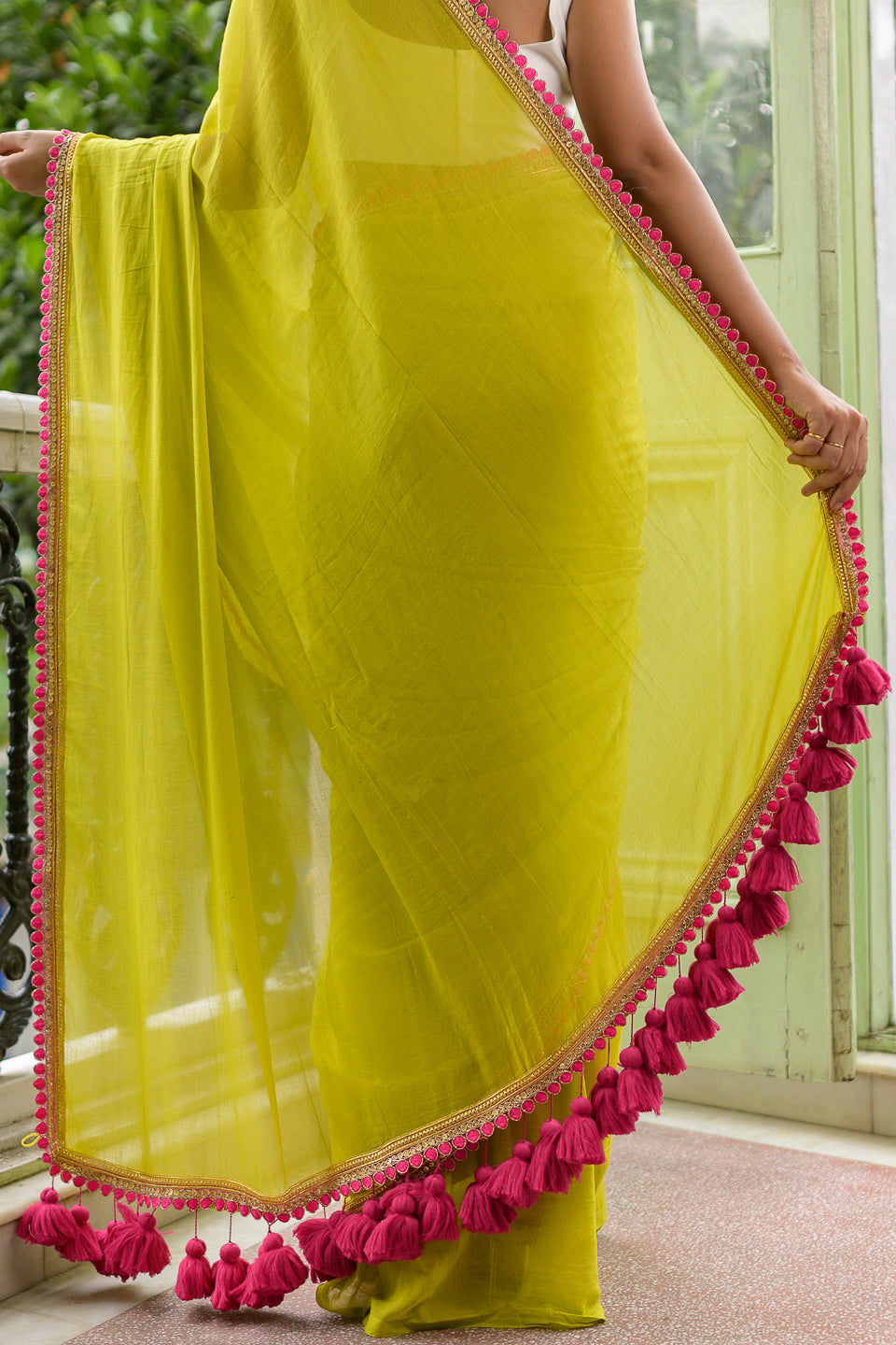 Trending Neon Zari Mulmul Cotton Saree